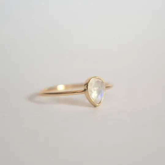 14k Pear Moonstone Ring