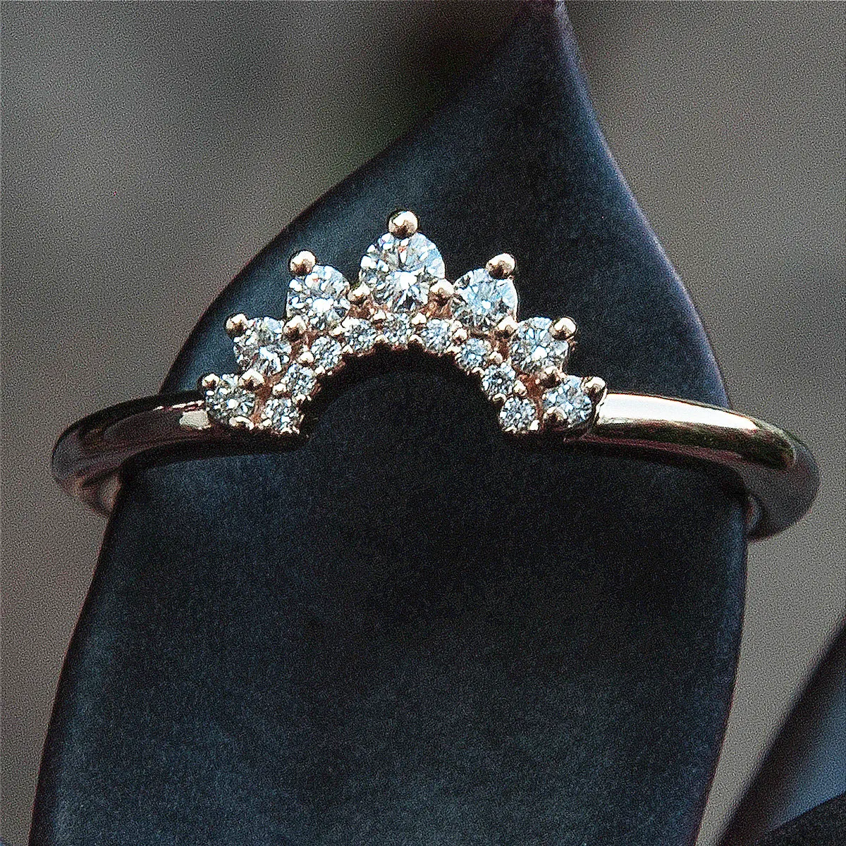 crown contour diamond band