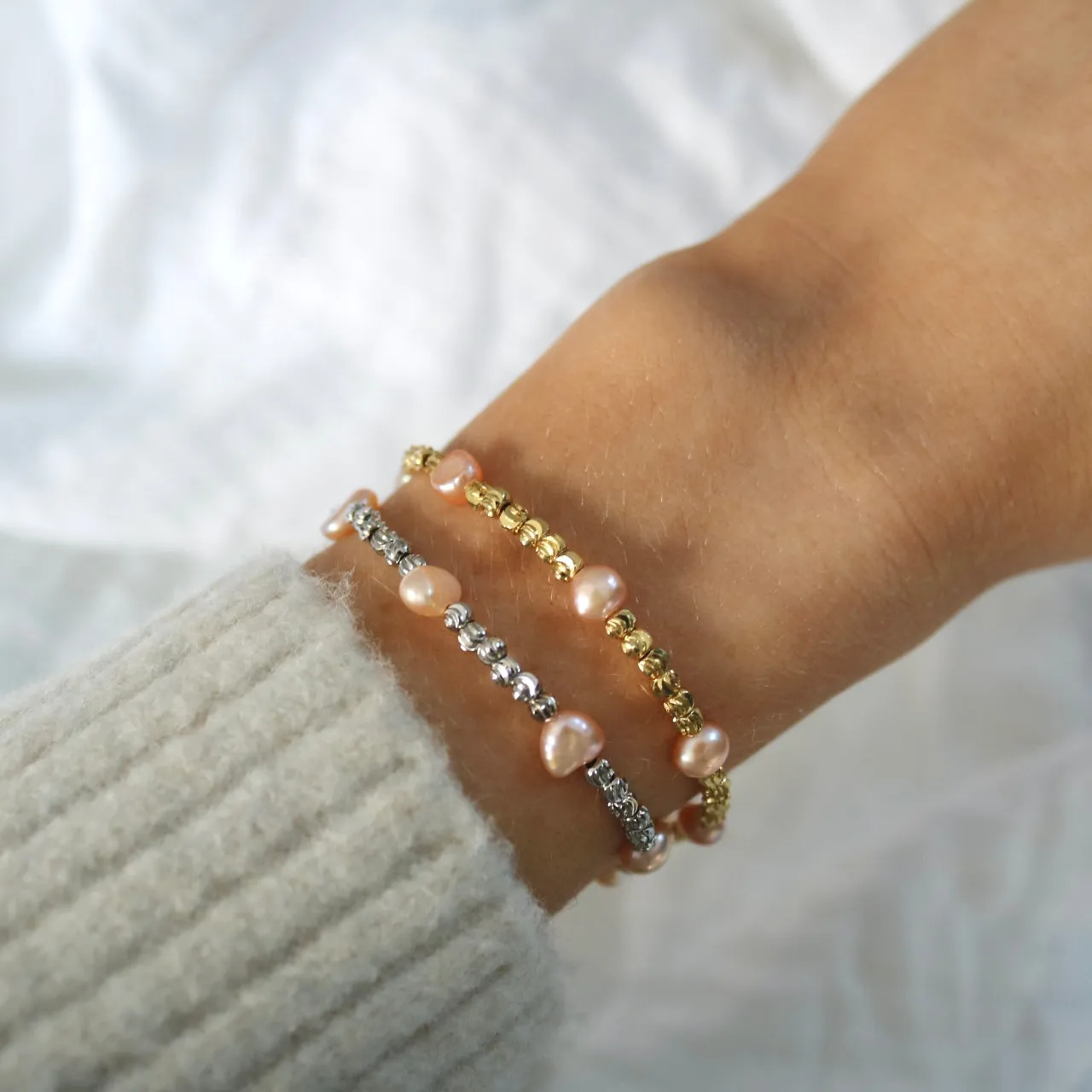 DAINTY PINK PEARL BEADED BRACELET IN PLATINUM